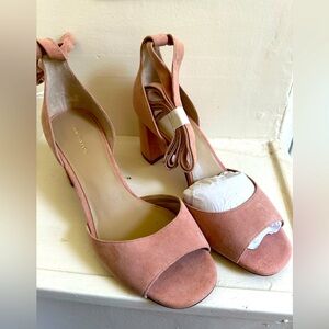 NWT - Ann Taylor Peach Pastel Suede Mid heel Block Sandal - Size 7